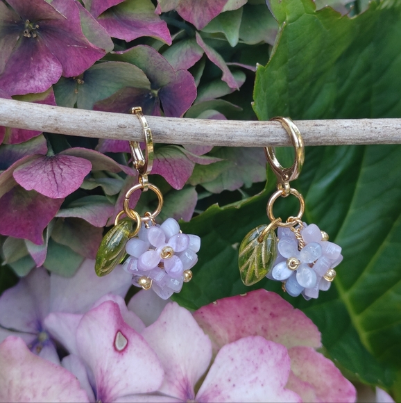 Handmade hydrangea earrings - Picture 1 of 6